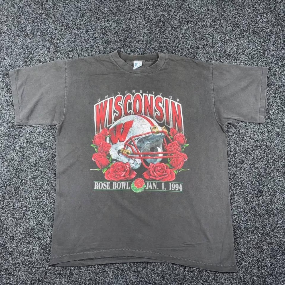 Vintage Salem 94 University of Wisconsin Badgers Rose Bowl Helmet T-Shirt Large